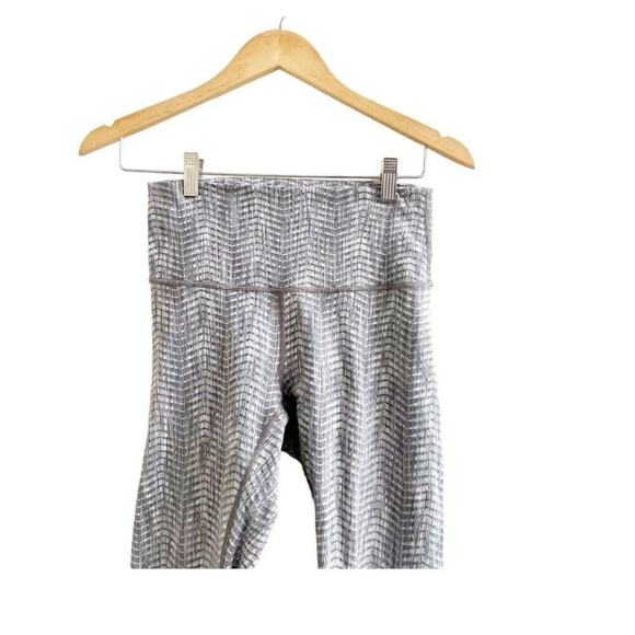 Lululemon Wunder Under High Rise Leggings Cropped Size 6 Chevron Stripe Print - Picture 2 of 10